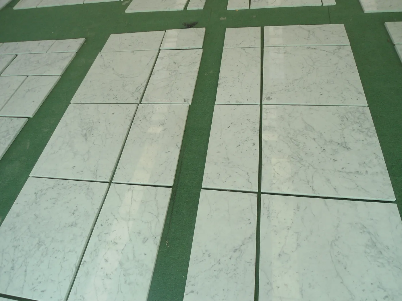 Bianco Gioia Marmor, Fliesen – Marmi di Carrara – hellgrau, grün (57)