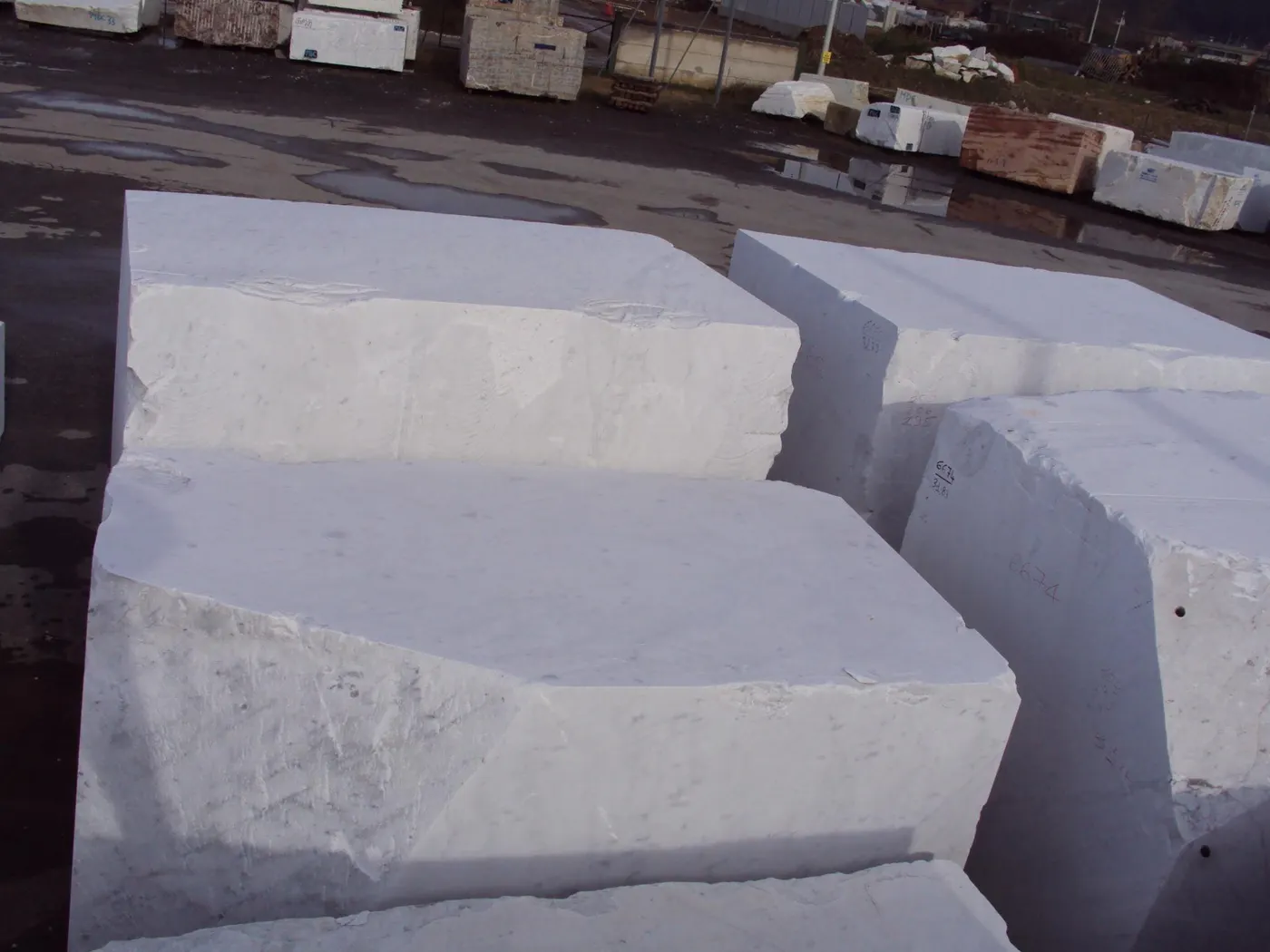 Bianco Gioia marble quarry block – Marmi di Carrara – light grey, violet (61)