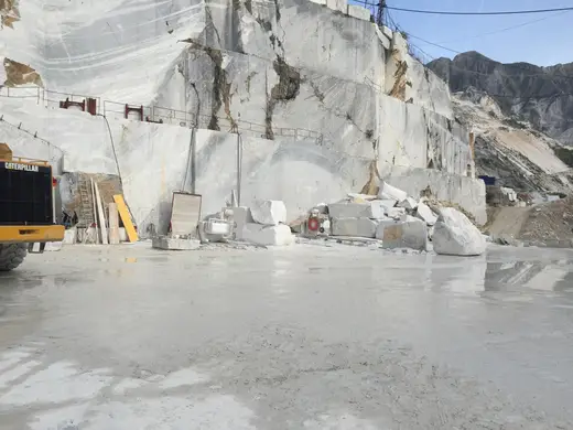 Bianco Gioia marble quarry view – Marmi di Carrara – light grey, grey (8)