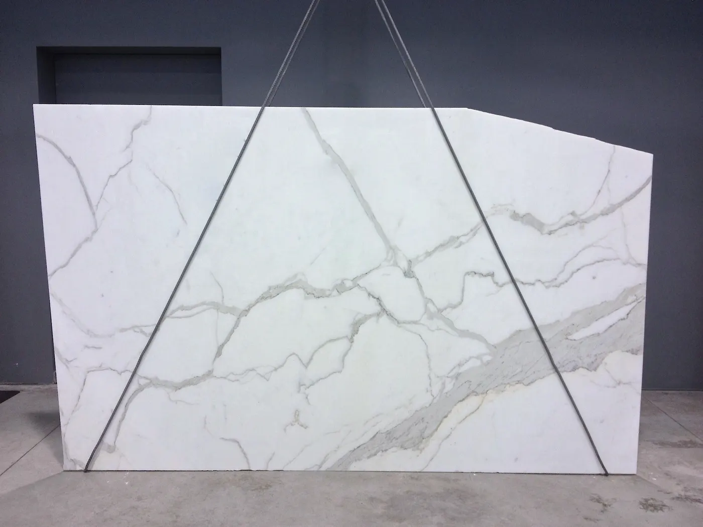 Calacatta Marmor, Plattenoberfläche – Marmi di Carrara – elfenbein, anthrazit (13)