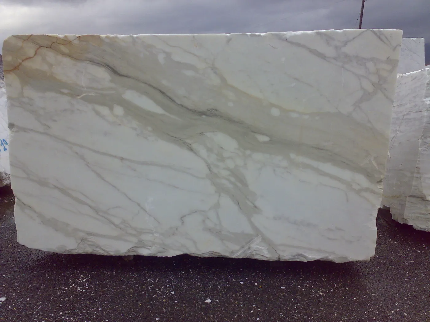 Calacatta marmo, blocco di cava – Marmi di Carrara – grigio, antracite (16)
