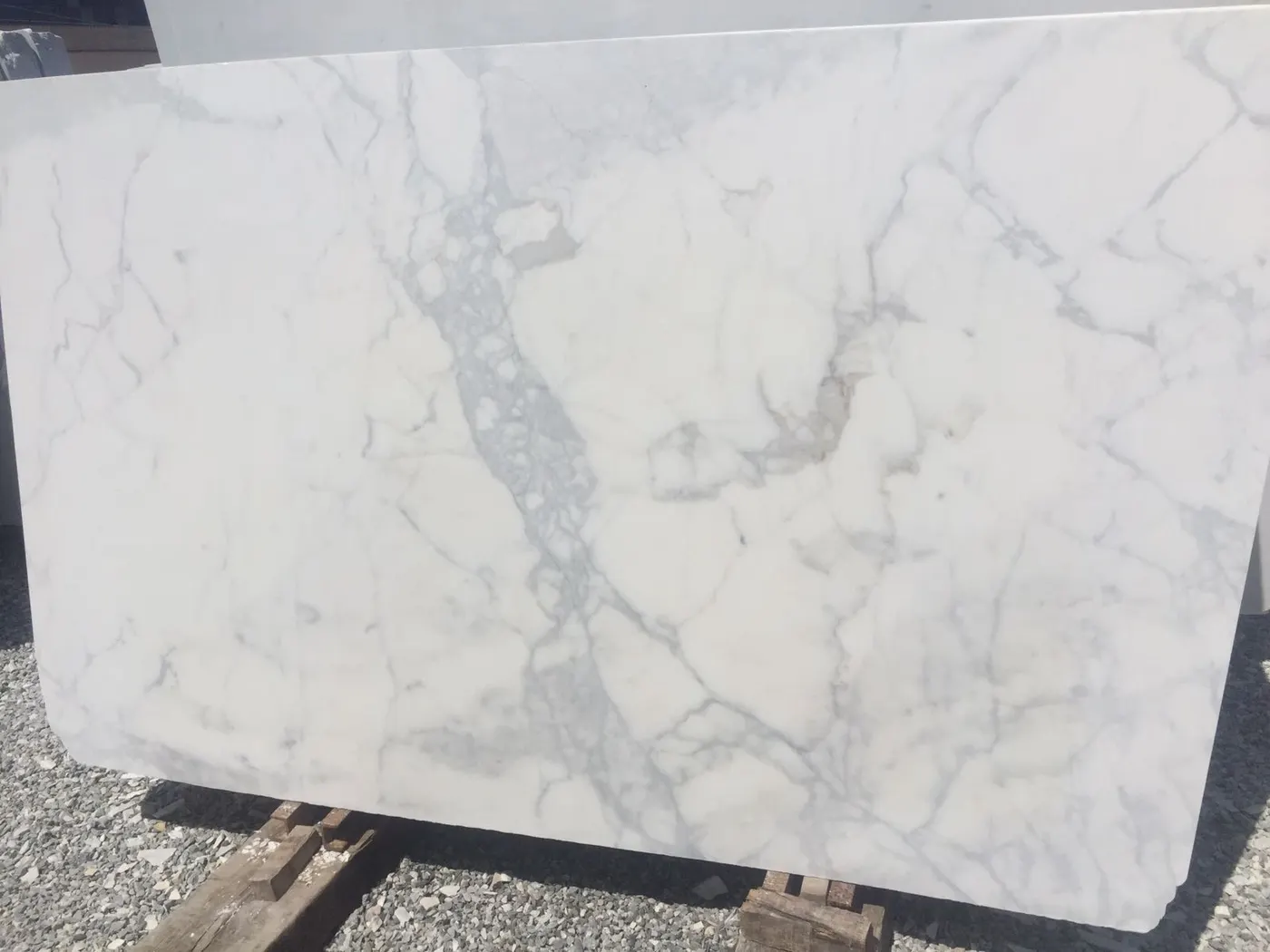 Calacatta мрамор, поверхность плиты – Marmi di Carrara – слоновая кость, светло-серый (27)