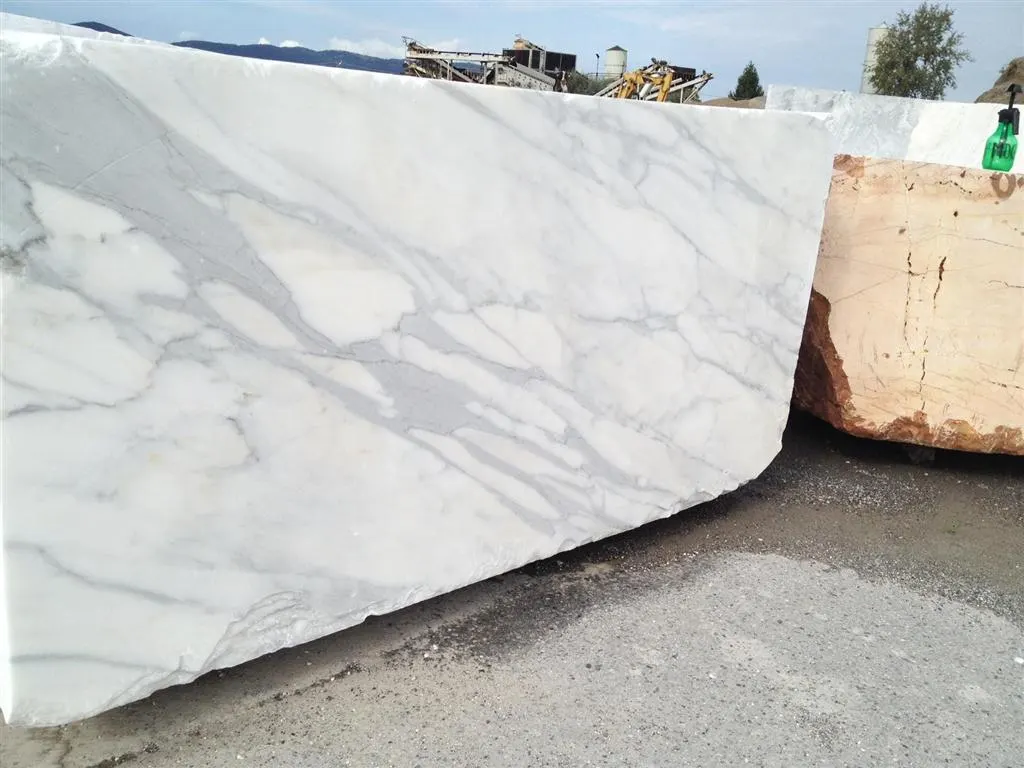 Calacatta marble slab surface – Marmi di Carrara – ivory, light grey (57)