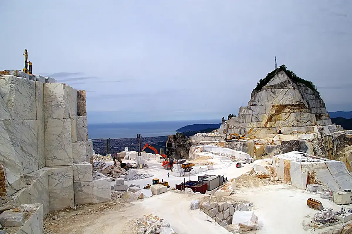Calacatta marble quarry view – Marmi di Carrara – light grey, grey (63)
