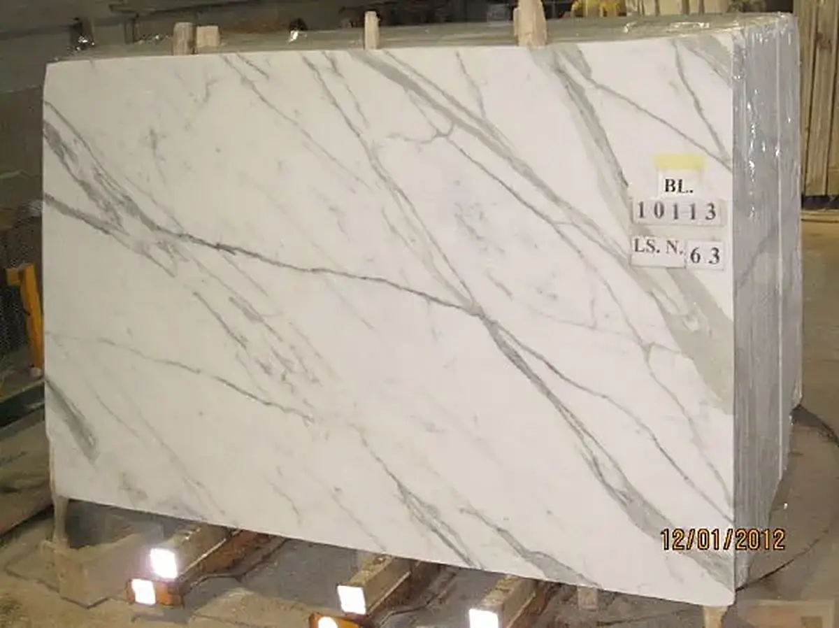Calacatta marble slab surface – Marmi di Carrara – ivory, light grey (64)