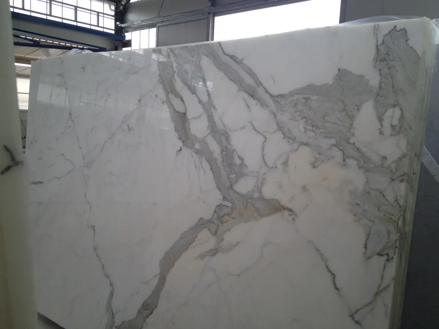 Calacatta Gold marmo, superficie di lastra – Marmi di Carrara – grigio, viola (13)