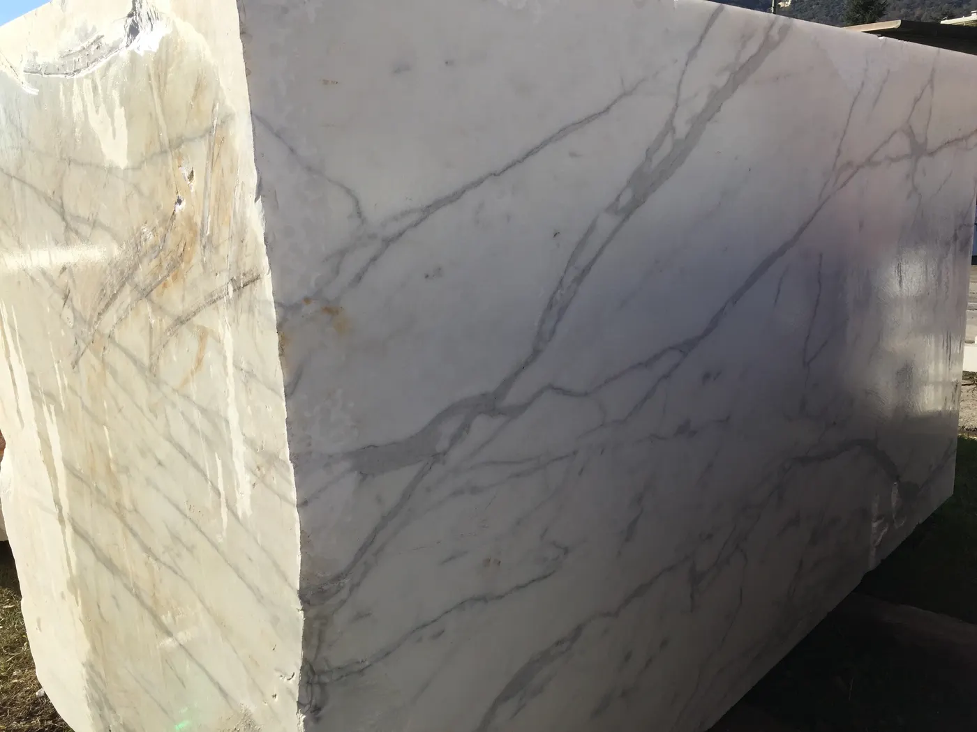 Calacatta Gold Marmor, Plattenoberfläche – Marmi di Carrara – violett, grau (2)