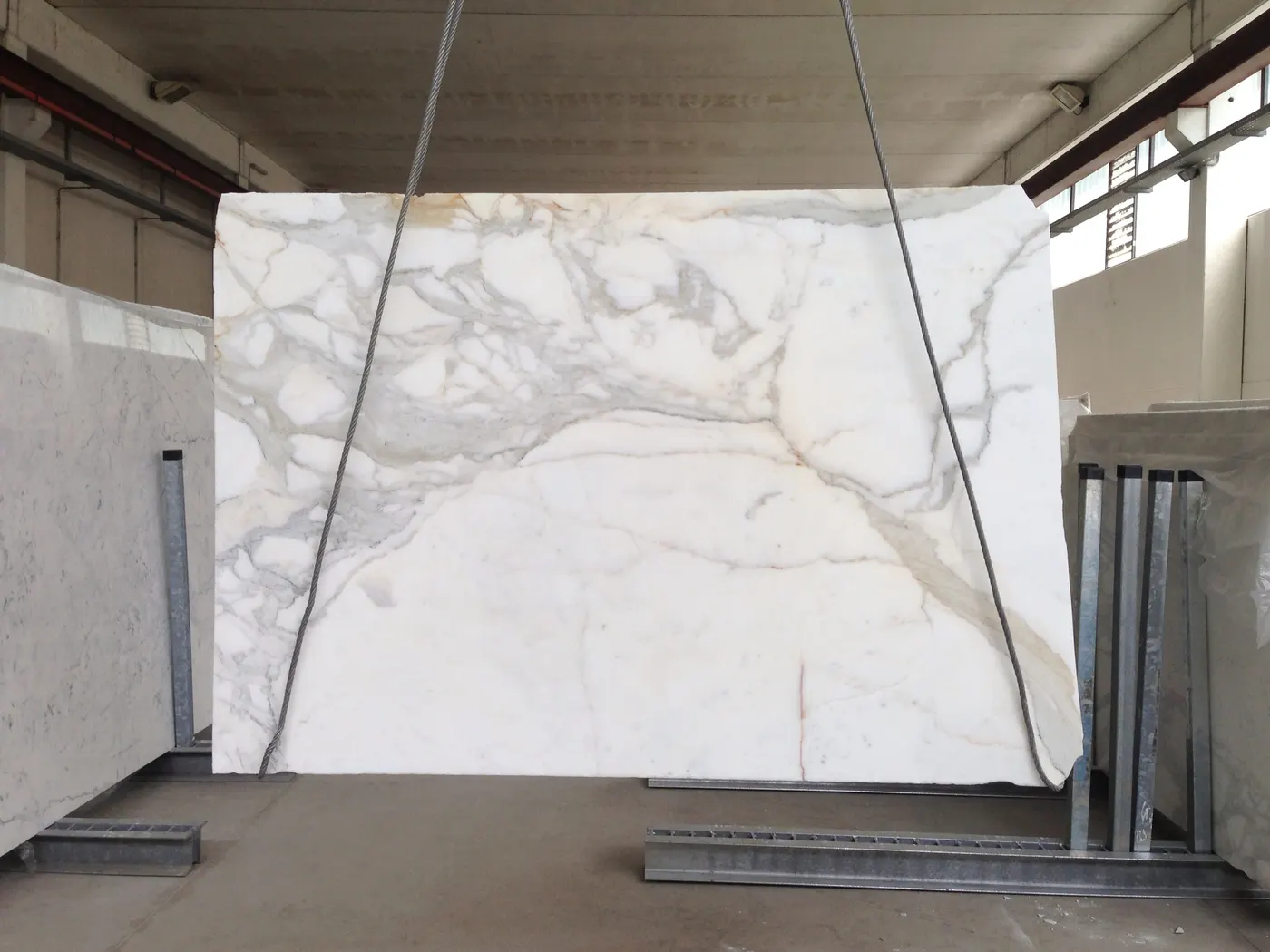 Calacatta Gold marbre, surface de dalle – Marmi di Carrara – gris, anthracite (20)