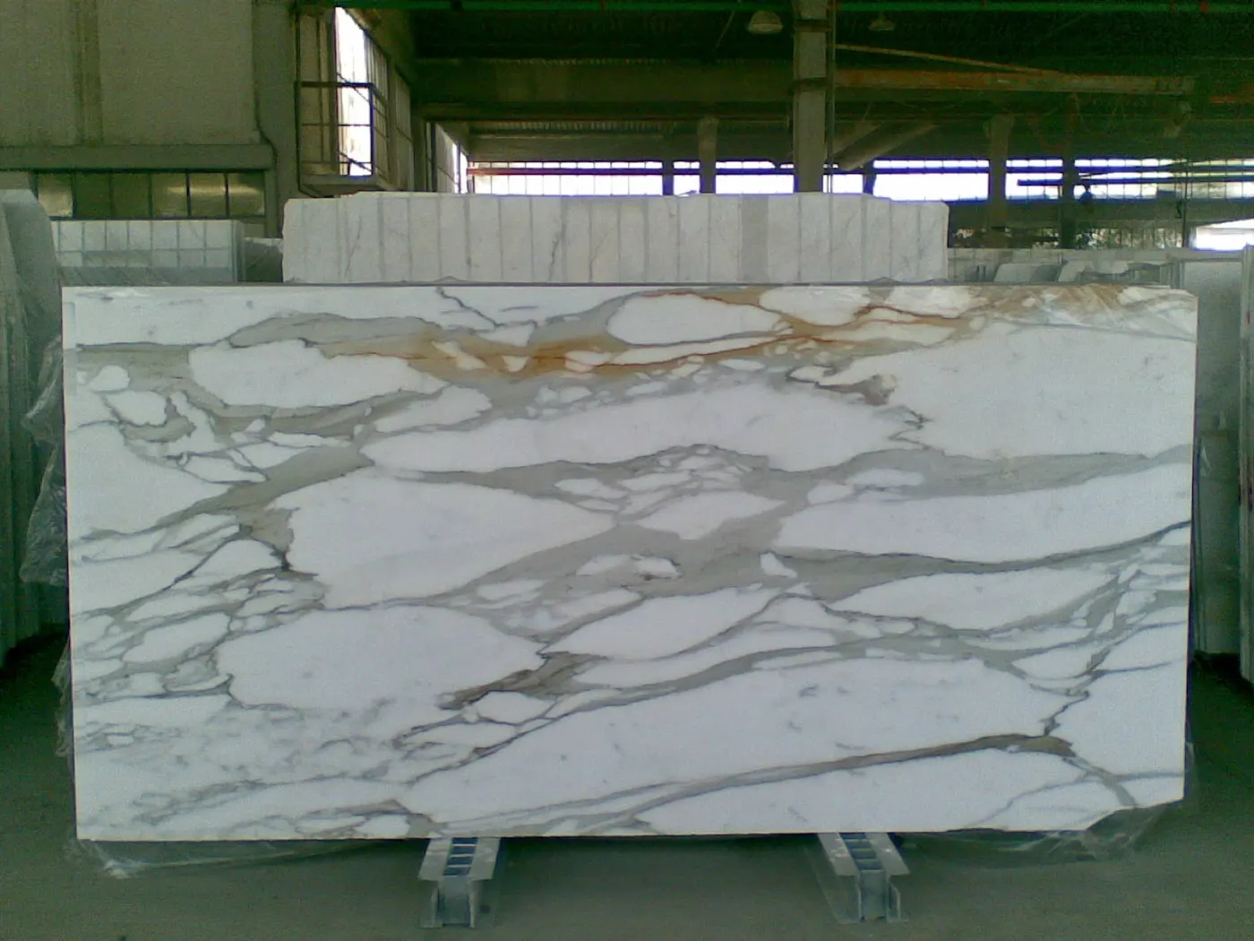 Calacatta Gold marble slab surface – Marmi di Carrara – grey, light grey (27)