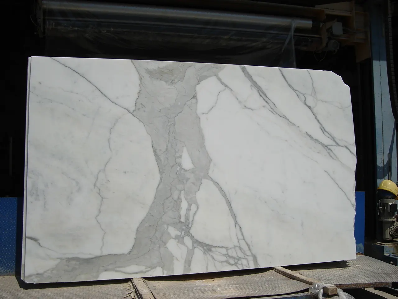 Calacatta Gold mármol, superficie de losa – Marmi di Carrara – gris claro, negro (31)