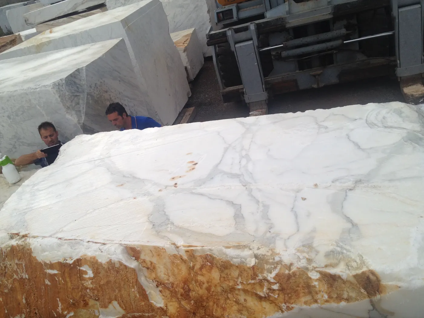 Calacatta Gold marmo, superficie di lastra – Marmi di Carrara – grigio, antracite (4)