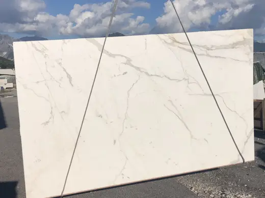 Calacatta Gold marble slab surface – Marmi di Carrara – white, violet (53)