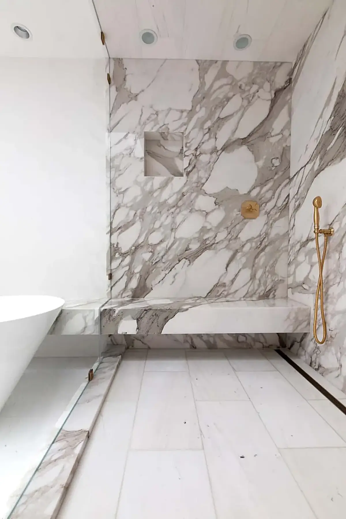 Calacatta Gold mármol, detalle de superficie – Marmi di Carrara – marfil, gris claro (67)