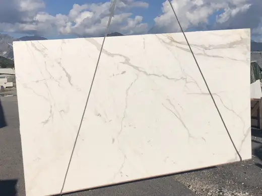 Calacatta Gold marble slab surface – Marmi di Carrara – white, violet (74)