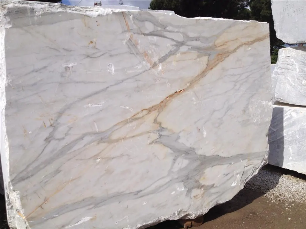 Calacatta Oro мрамор, поверхность плиты – Marmi di Carrara – светло-серый, фиолетовый (11)