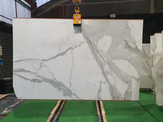 Calacatta Oro Marmor, Plattenoberfläche – Marmi di Carrara – hellgrau, schwarz (14)