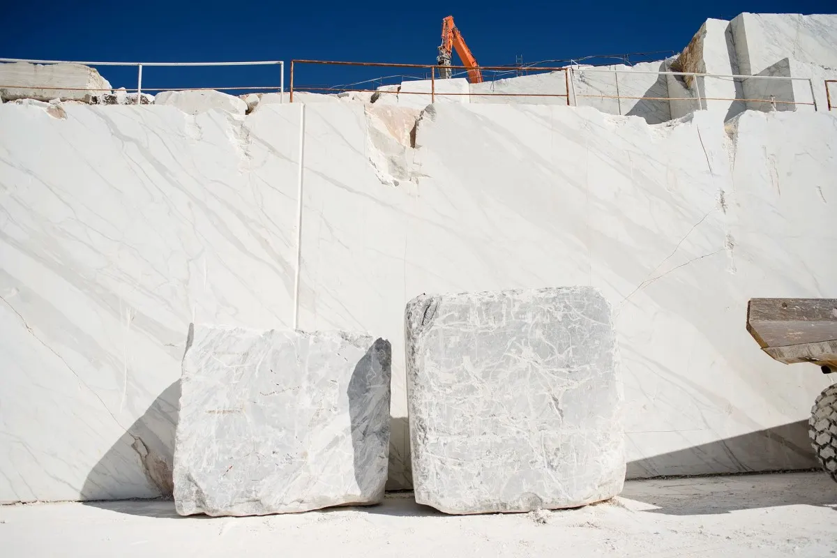 Calacatta Oro marmo, veduta di cava – Marmi di Carrara – avorio, bianco (32)