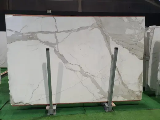 Calacatta Oro Marmor, Plattenoberfläche – Marmi di Carrara – hellgrau, schwarz (36)