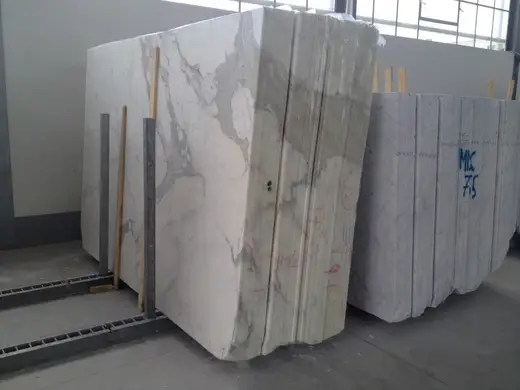 Calacatta Oro Marmor, Plattenoberfläche – Marmi di Carrara – grau, grün (37)