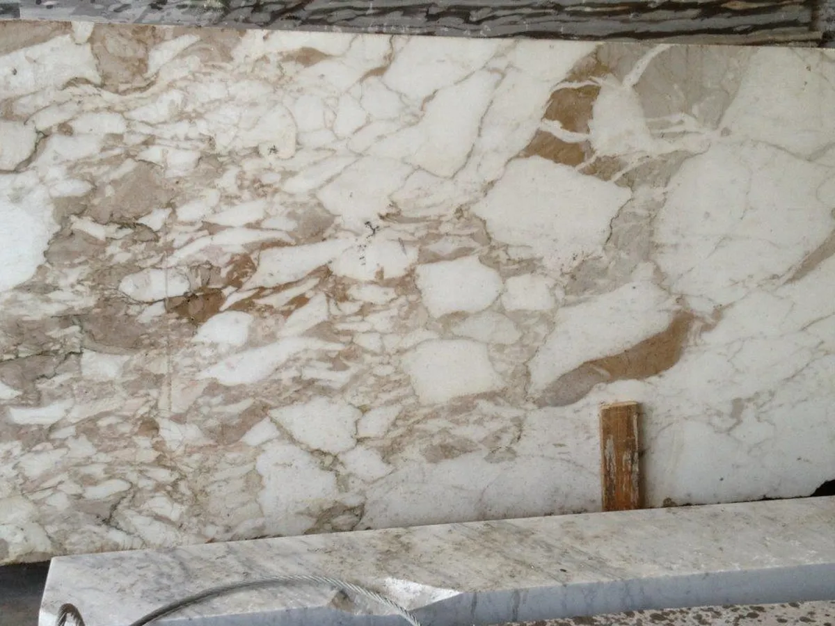 Calacatta Oro Marmor, Plattenoberfläche – Marmi di Carrara – hellgrau, grau (41)