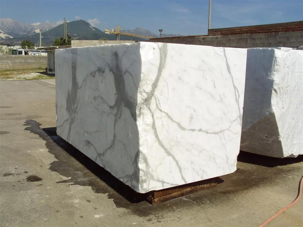 Calacatta Oro marble quarry block – Marmi di Carrara – grey, charcoal (9)