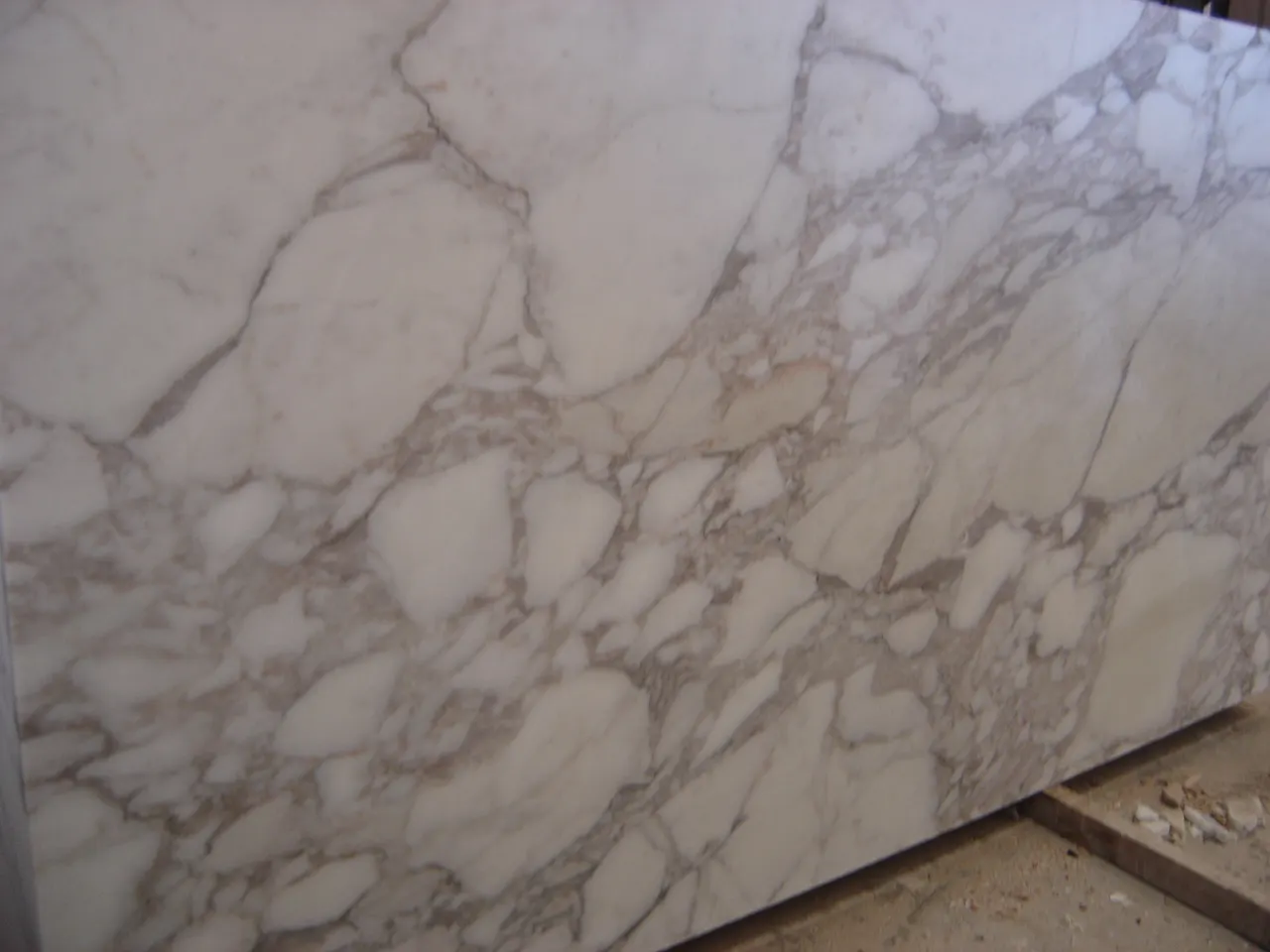 Calacatta Vagli marble slab surface – Marmi di Carrara – grey, green (1)