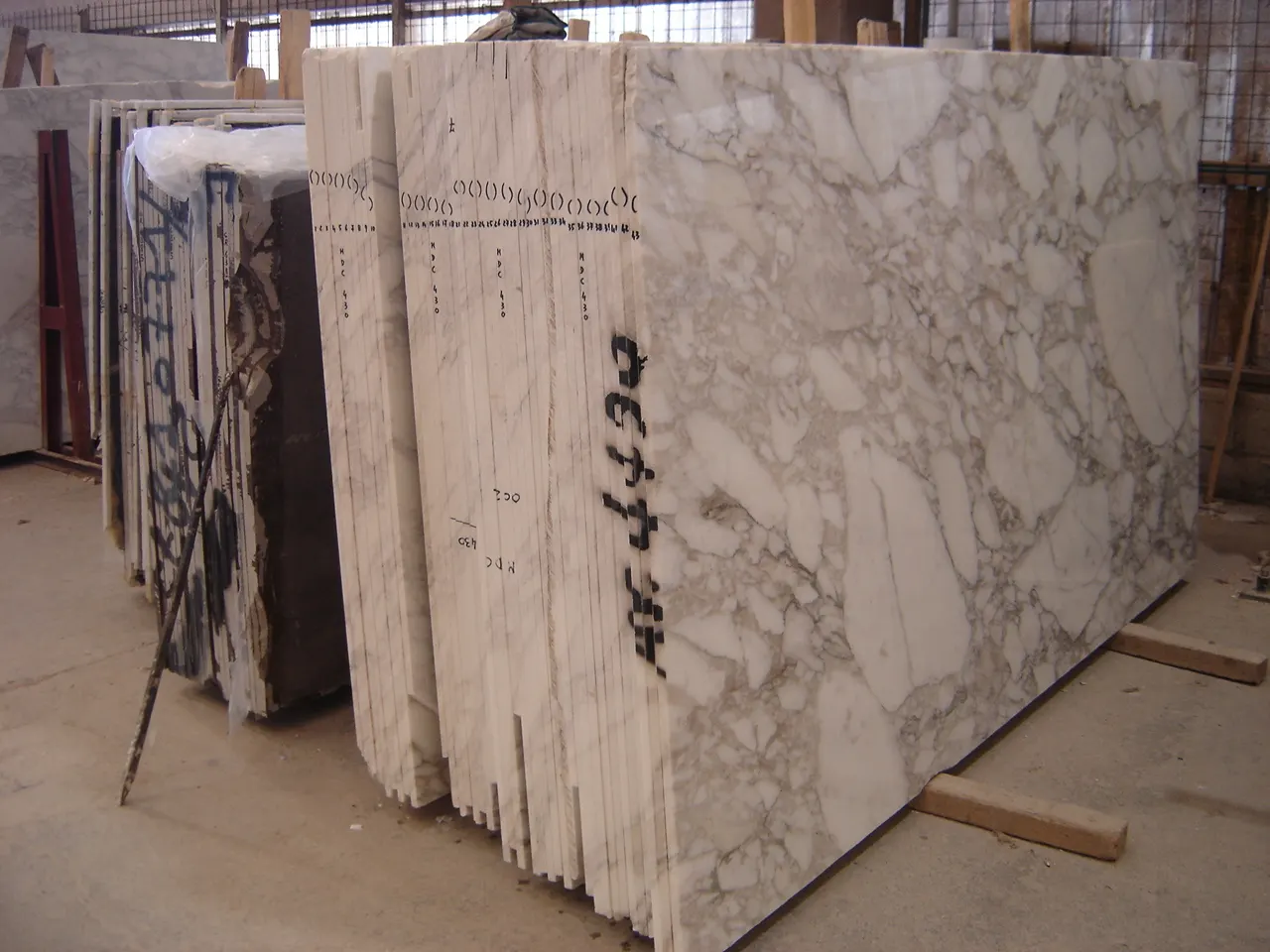 Calacatta Vagli мрамор, поверхность плиты – Marmi di Carrara – серый, бежевый (3)