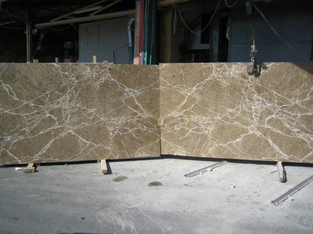 Cedar calcare, superficie di lastra – Marmi di Carrara – nero, verde (1)