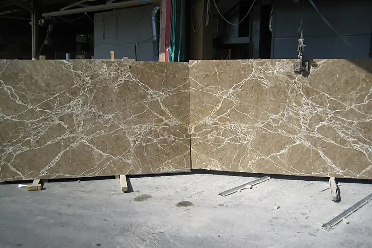 Cedar limestone slab surface – Marmi di Carrara – green, black (2)