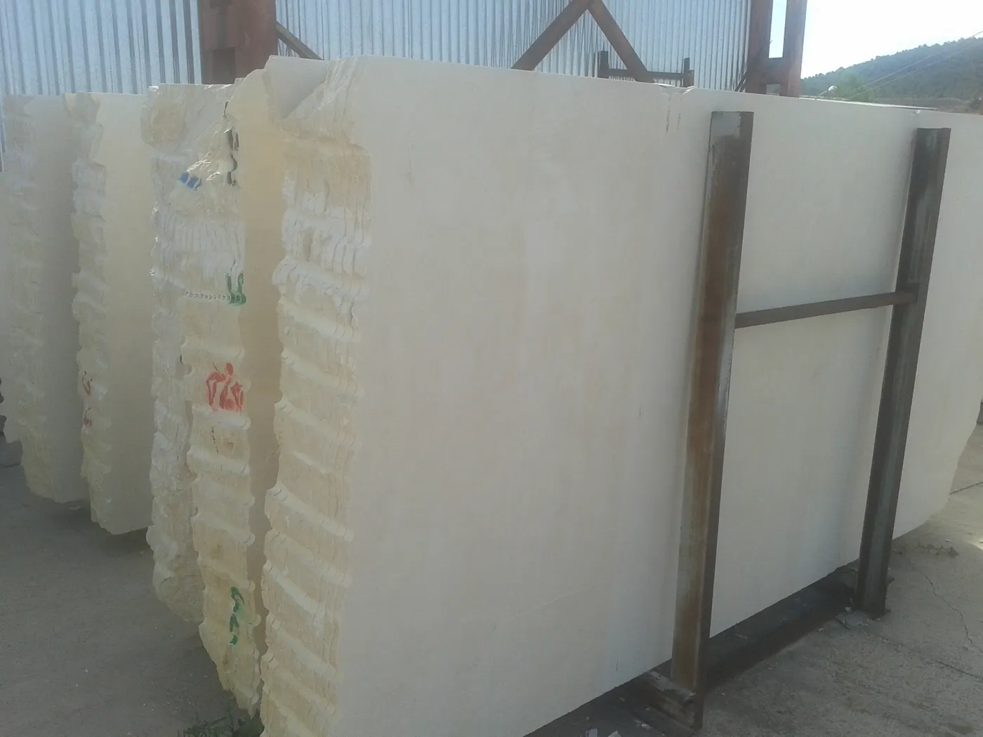 Crema limestone slab surface – Marmi di Carrara – grey, charcoal (12)