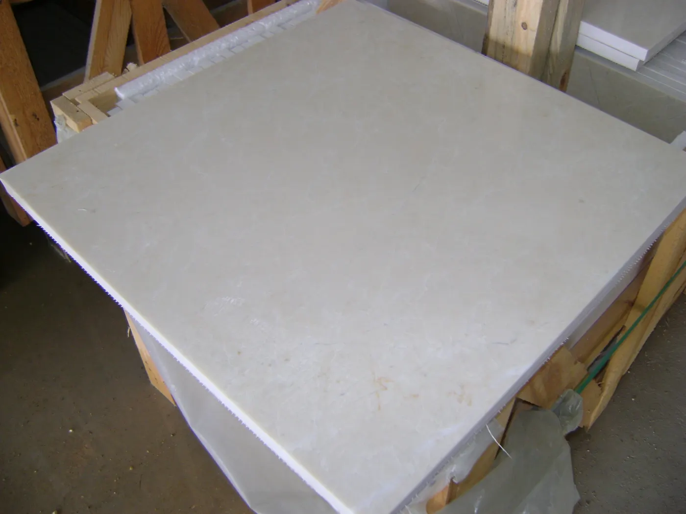Crema calcare, superficie di lastra – Marmi di Carrara – grigio chiaro, antracite (4)