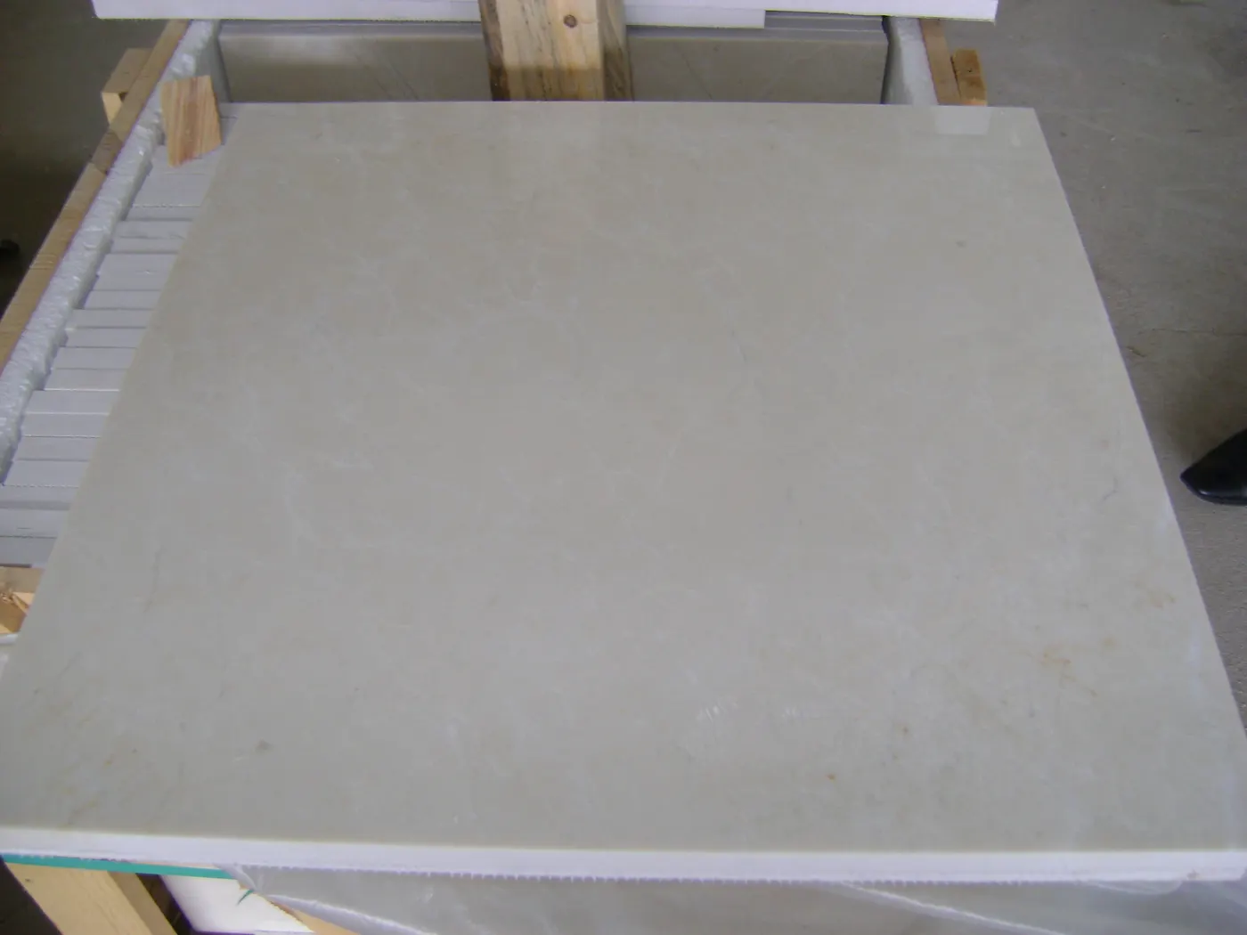 Crema calcare, superficie di lastra – Marmi di Carrara – grigio, verde (5)