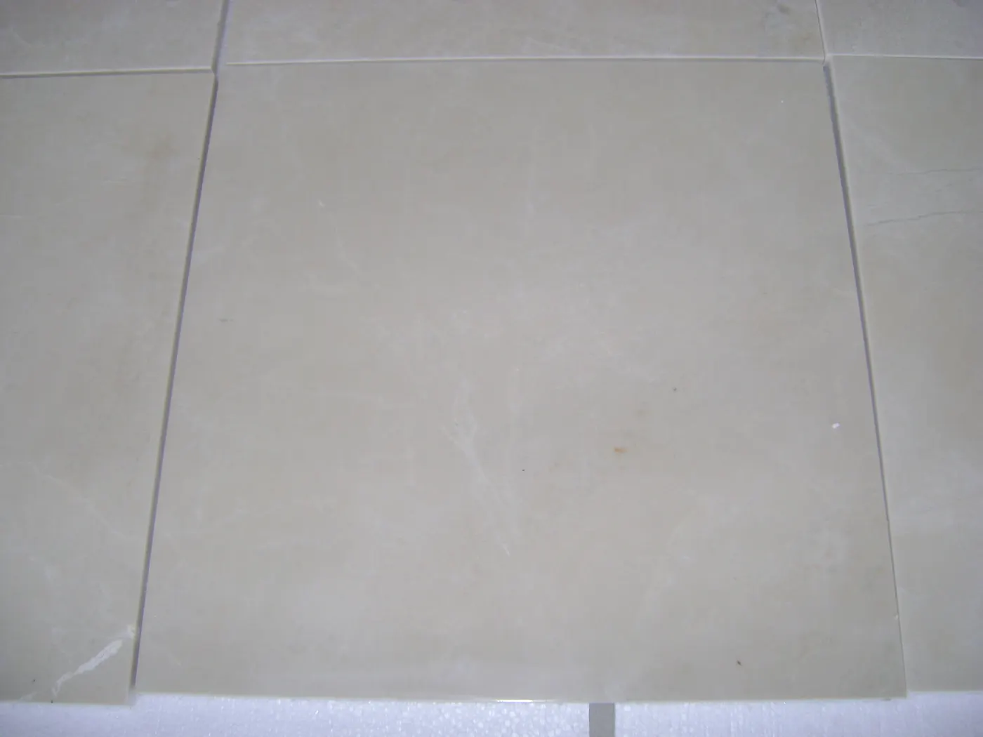 Crema calcare, superficie di lastra – Marmi di Carrara – grigio, grigio chiaro (7)