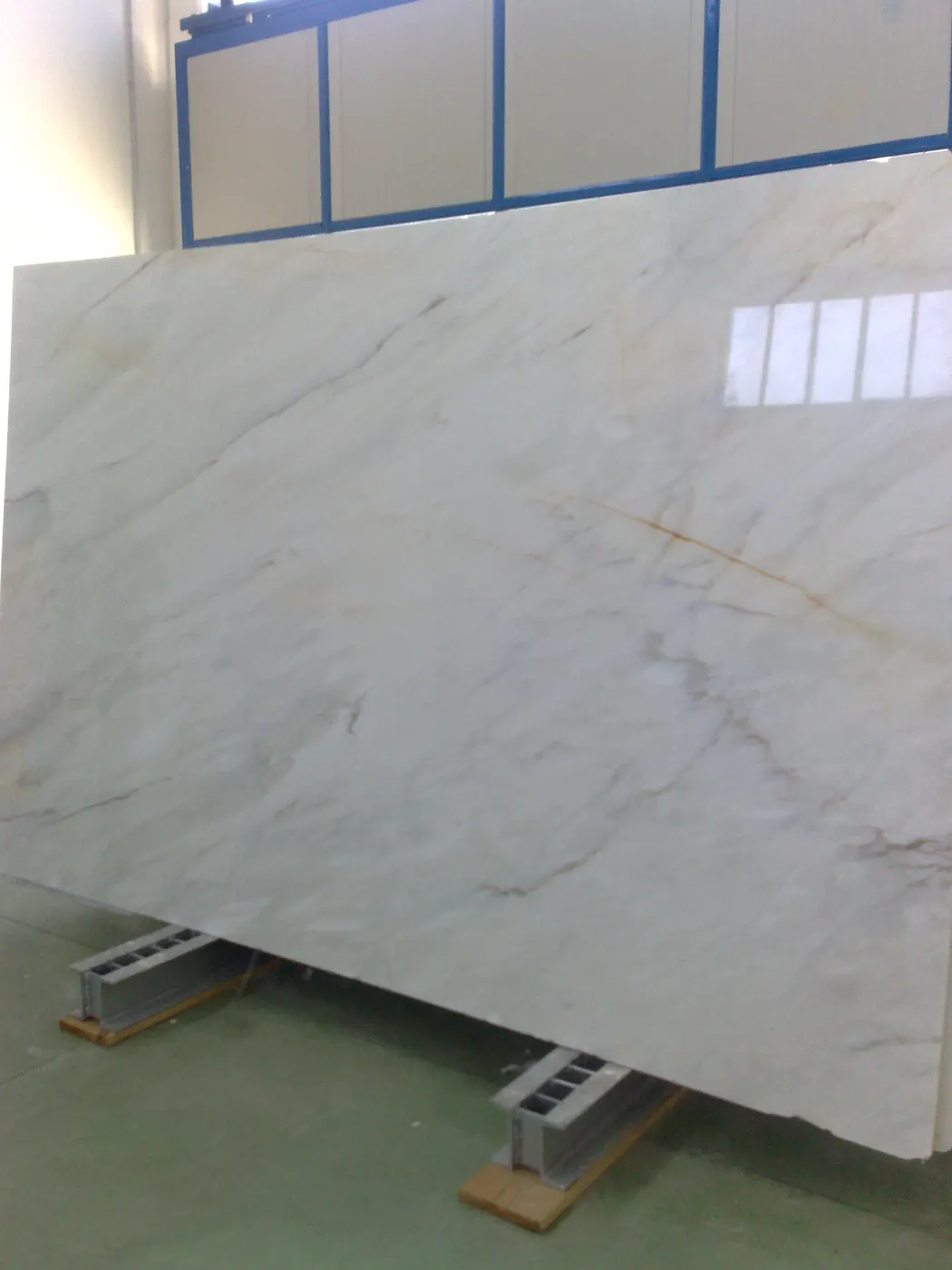 Cremo Delicato mármol, detalle de superficie – Marmi di Carrara – gris claro, gris (1)