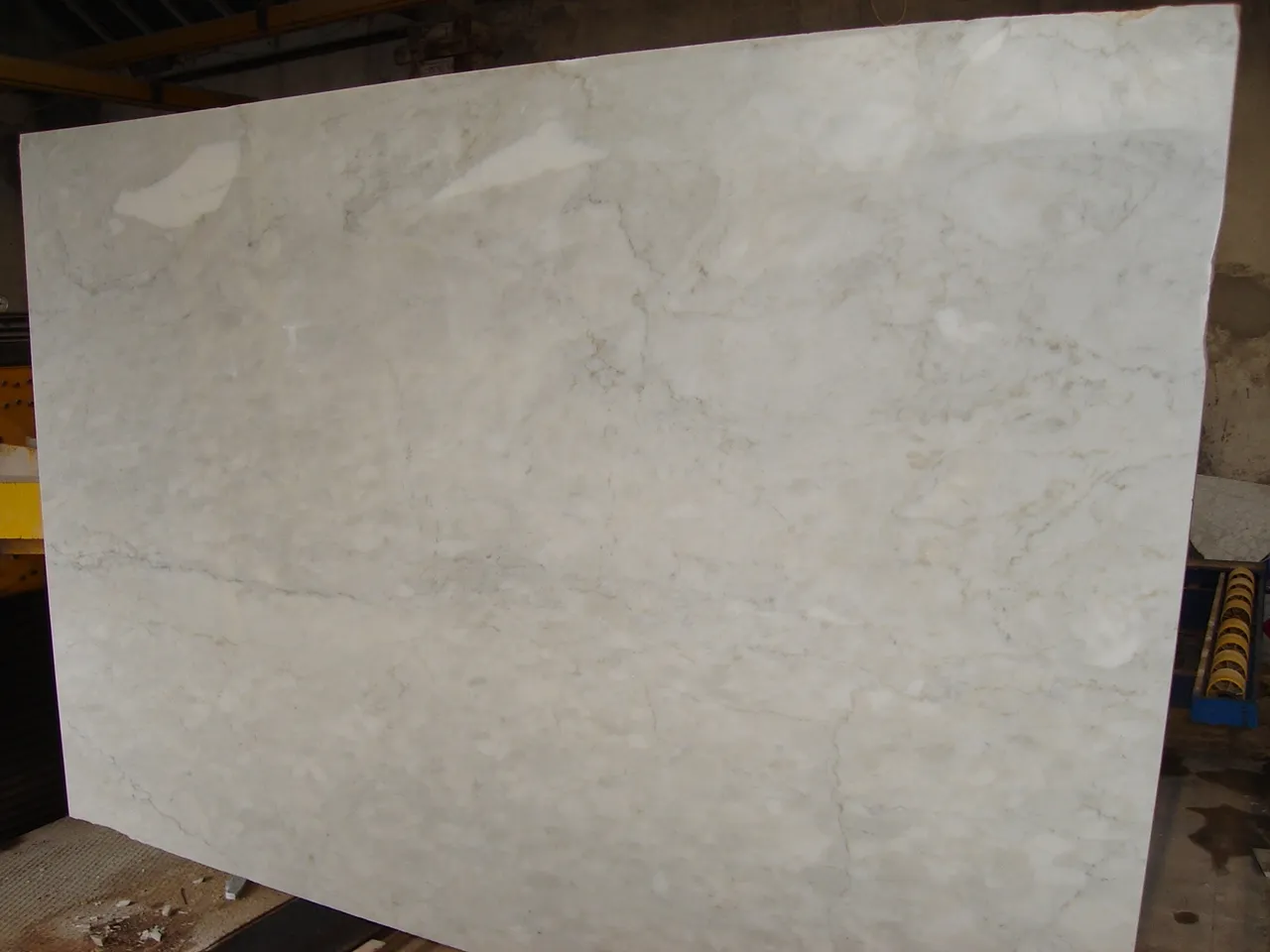 Cremo Delicato marble quarry block – Marmi di Carrara – beige, grey (17)