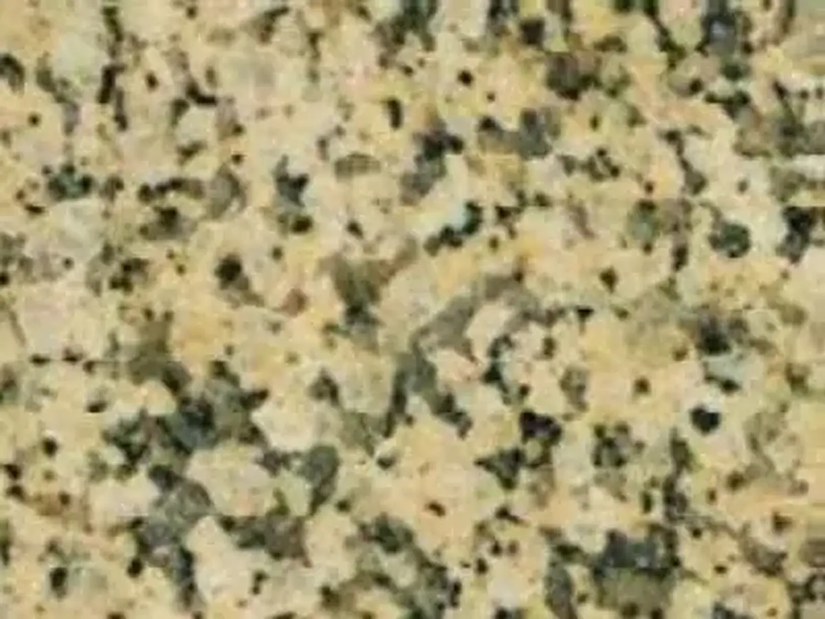 Crystal Yellow G 6522 granito, muestra pulida – Marmi di Carrara – beige, dorado (1)