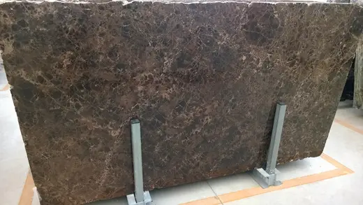 Emperador Dark mármol, superficie de losa – Marmi di Carrara – antracita, marfil (2)