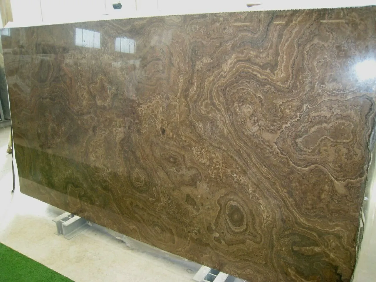 Eramosa calcare, campione lucido – Marmi di Carrara – marrone, grigio (1)