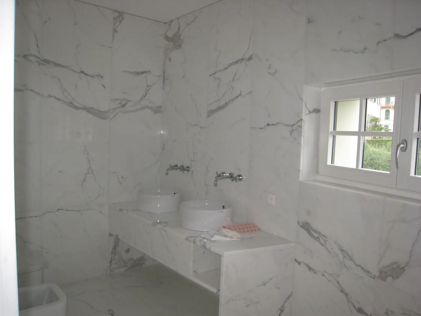 Bagno in pietra naturale – Marmi di Carrara