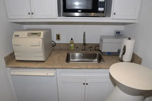 Ванная: EFTA00001866 - Compact kitchenette with a microwave sink and countertop appliances includi