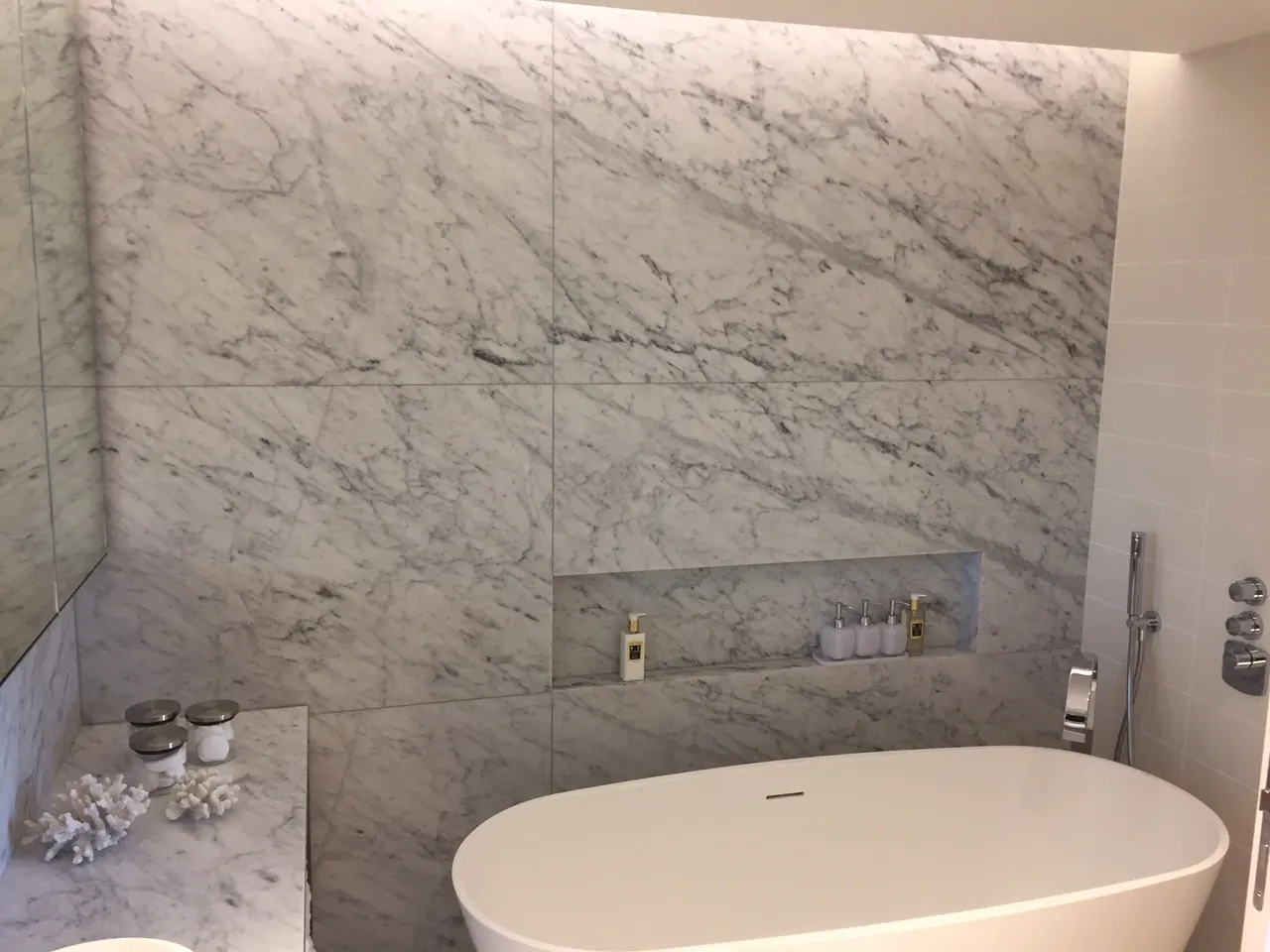 Bagno in pietra naturale – Marmi di Carrara
