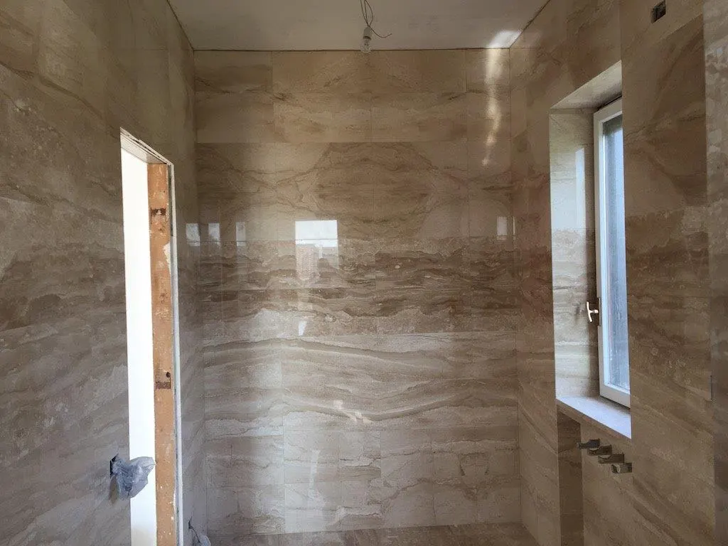 Salle de bains en pierre naturelle – Marmi di Carrara