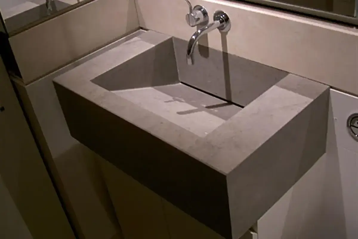 Salle de bains en pierre naturelle – Marmi di Carrara