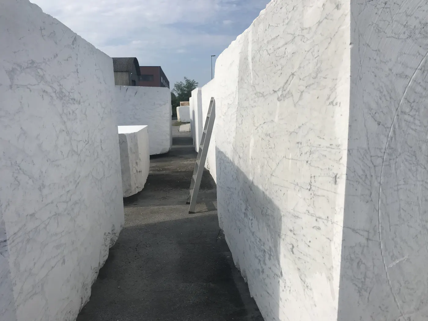 Карьерный блок из натурального камня – Marmi di Carrara