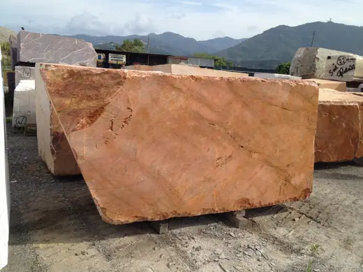 Bloque de cantera en piedra natural – Marmi di Carrara