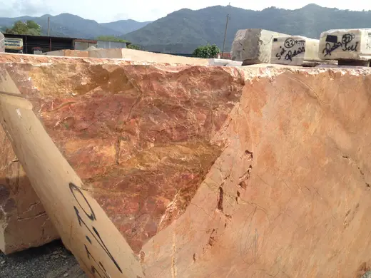 Bloque de cantera en piedra natural – Marmi di Carrara