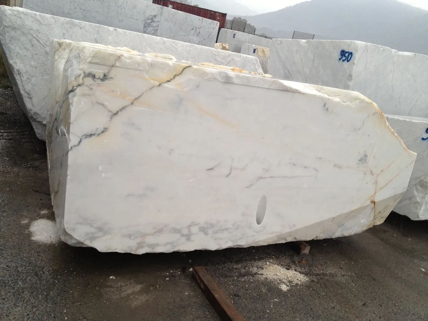 Steinbruchblock in Naturstein – Marmi di Carrara