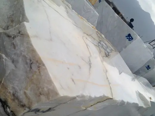 Bloque de cantera en piedra natural – Marmi di Carrara
