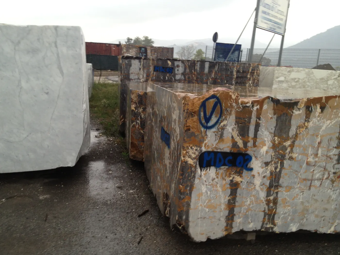 Blocco di cava in pietra naturale – Marmi di Carrara