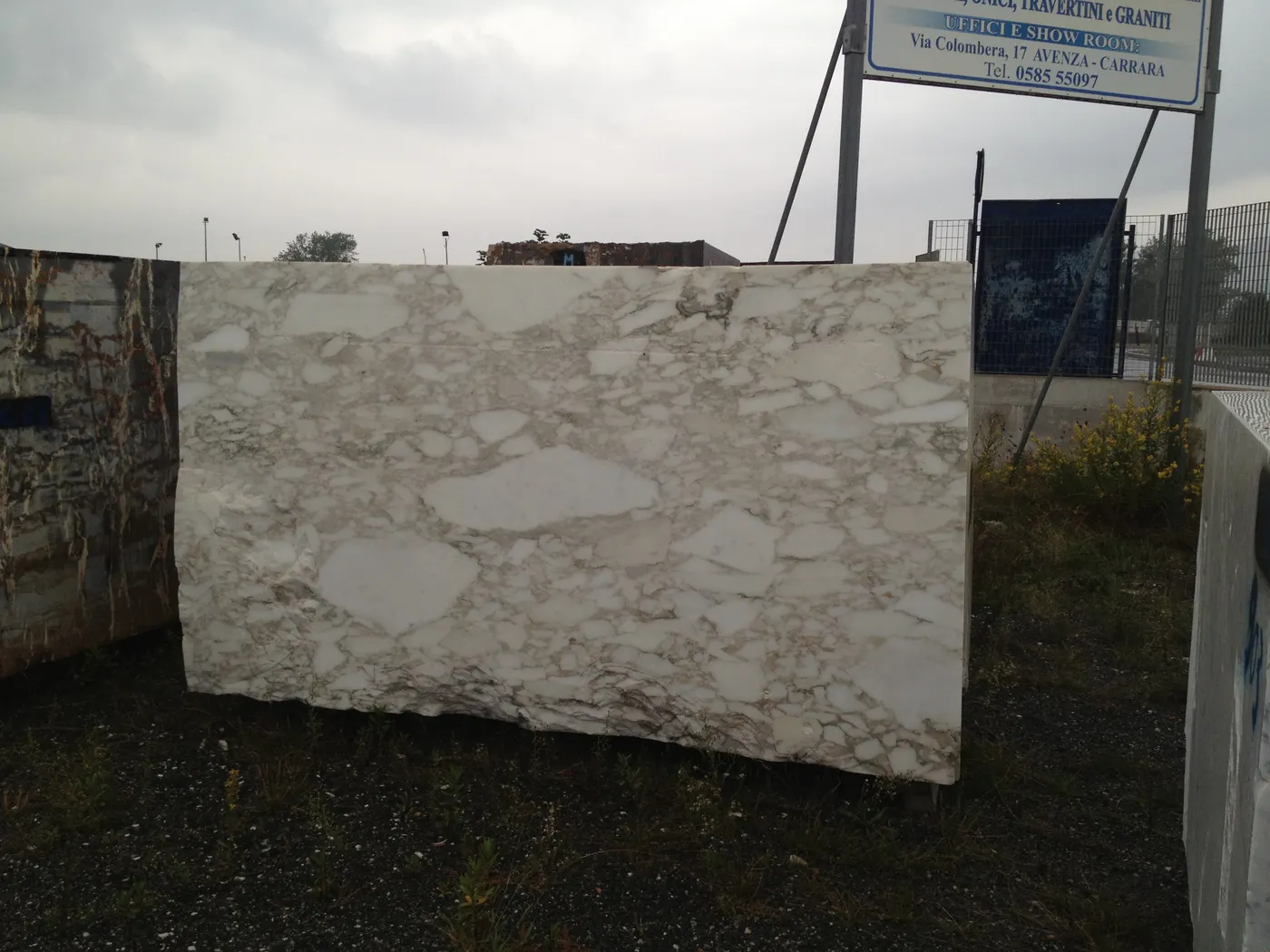 Карьерный блок из натурального камня – Marmi di Carrara